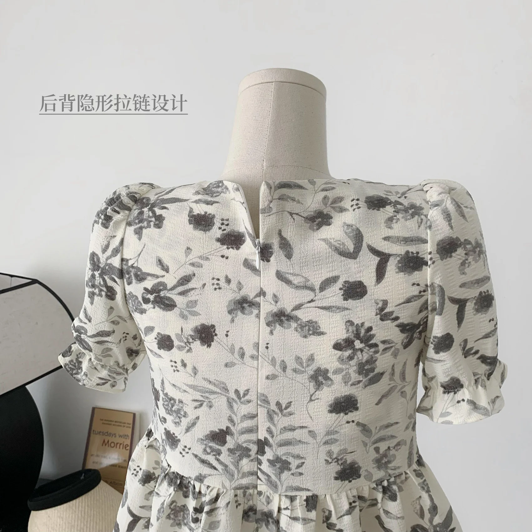 ingek Női V-nyakú virágmintás nyári koreai stílusú változat puffos ujjú Mujer alkalmi napi női ruházat Újonnan felső - 3