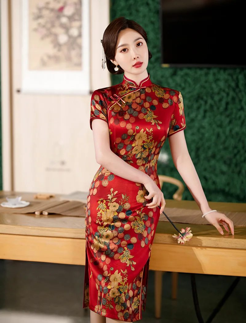 Kínai stílusú nők piros virágmintás Qipao állvány gallér rövid ujjú magas hasított Cheongsam - 0