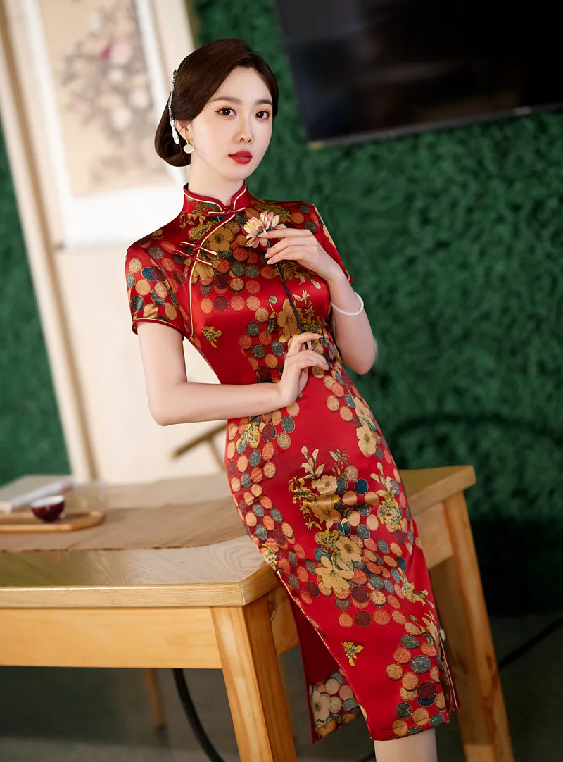 Kínai stílusú nők piros virágmintás Qipao állvány gallér rövid ujjú magas hasított Cheongsam - 1