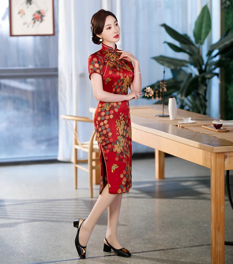 Kínai stílusú nők piros virágmintás Qipao állvány gallér rövid ujjú magas hasított Cheongsam - 2