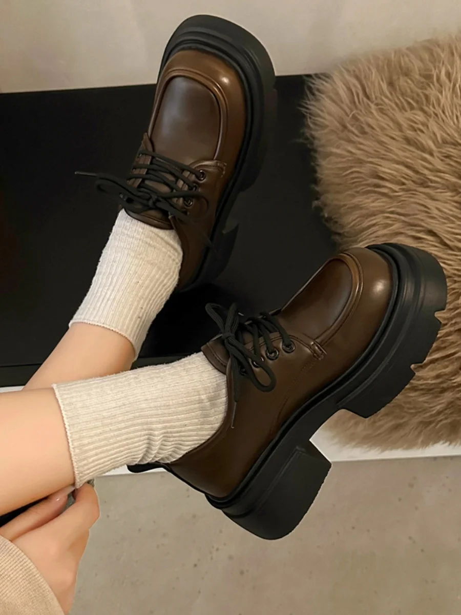 Retro női cipő klumpa platform Brit stílusú alkalmi női tornacipők Fekete lakások Női lábbeli kerek lábujj Őszi All-Match Ökör - 3