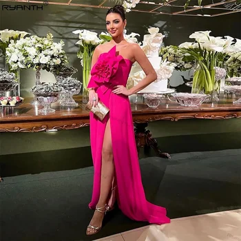 Egyszerű fukszia szatén arab estélyi ruhák női hivatalos rendezvényruha 3D virágfront hasított különleges báli ruha 2024 híresség ruha