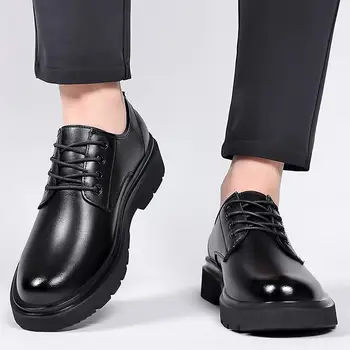 Férfi cipők 2023 ősz Új nyári lélegző bőr alkalmi cipők Fekete táblacipők Brit sportmunka Divatcipők