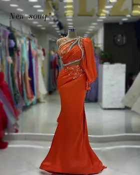 Orange One Shoulder Puff Long Sleeve sellő Satin estélyi ruhák Kristálykövek Egyszerű elegáns ruhák női esküvőre