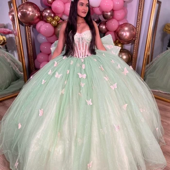 Zsálya zöld fényes a vállról Quinceanera ruhák 2024 kristálygyöngyök masni Vestidos hercegnő de 15 Años fűzős