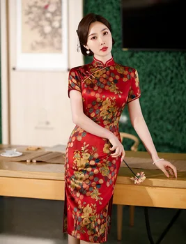 Kínai stílusú nők piros virágmintás Qipao állvány gallér rövid ujjú magas hasított Cheongsam