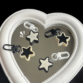 Aranyos egyszerű fekete fehér csillagok kulcstartó Y2k vintage pentagram kulcstartó táska medál dekorációk lányok fiú ajándékok