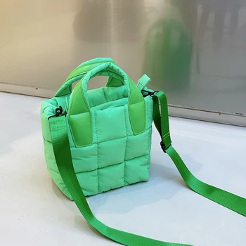 Alkalmi párnázott táska Téli pehely kézitáskák Nylon steppelt crossbody táskák nőknek Designer pamut Space válltáska Női Új