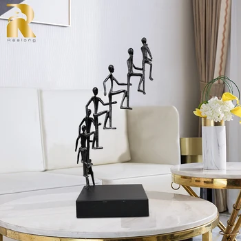 Kreatív karakter Dekoratív szobor Északi fémszobor Absztrakt hegymászó férfiak Fémművesség Otthonra Hotel dekoráció Dísz