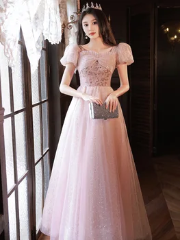 Francia stílusú szögletes galléros báli ruha édes rózsaszín elegáns, fodros hajtogatott csokornyakkendő puffos ujjú hosszú hercegnő ballagási parti ruha
