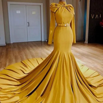 Arany szatén estélyi ruhák Magas gallérú hosszú ujjú fodros sellő báli ruhák övvel Egyedi készítésű formális vestidos de novia