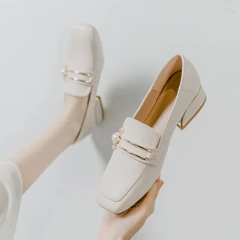 Új divat Tavasz Nők Fehér cipők Hasított bőr Rövid sarkú cipők Szivattyúk Alkalmi naplopók Cipők Női Slip-on cipők