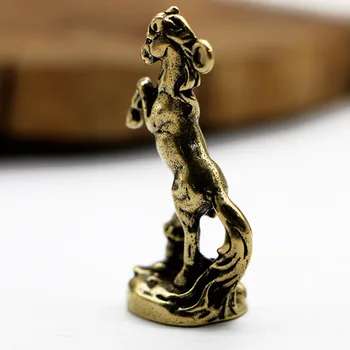 Tömör sárgaréz ló figurák Miniatűr szimuláció Állatjáték íróasztal dísz Antik réz kézművesség Lakberendezés Feng Shui szobor