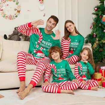 Családi karácsonyi hozzáillő pizsama ruhák szett 2024 felnőtt gyerekek baba azonos megjelenésű felsők nadrág karácsonyi hálóruha pizsama páros ruhák