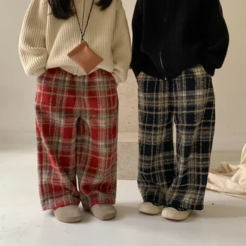 Gyermek nadrág 2023 Téli fiúk és lányok Koreai gyapjú kockás egyenes szárú nadrág Gyermekek vastag alkalmi széles szárú kockás nadrág