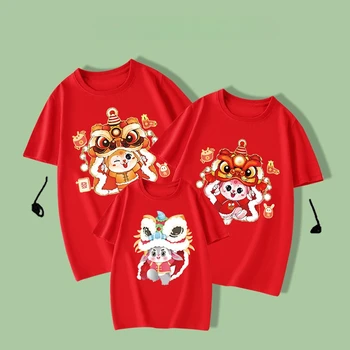 2023 Oroszlántánc Nyúl Év Szülő-gyermek póló Kínai újévi családi ruhák Aranyos nyúl Sok szerencsét piros pamut rövid blúz