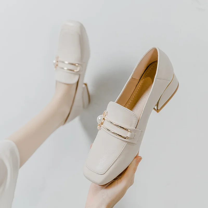Új divat Tavasz Nők Fehér cipők Hasított bőr Rövid sarkú cipők Szivattyúk Alkalmi naplopók Cipők Női Slip-on cipők - 0