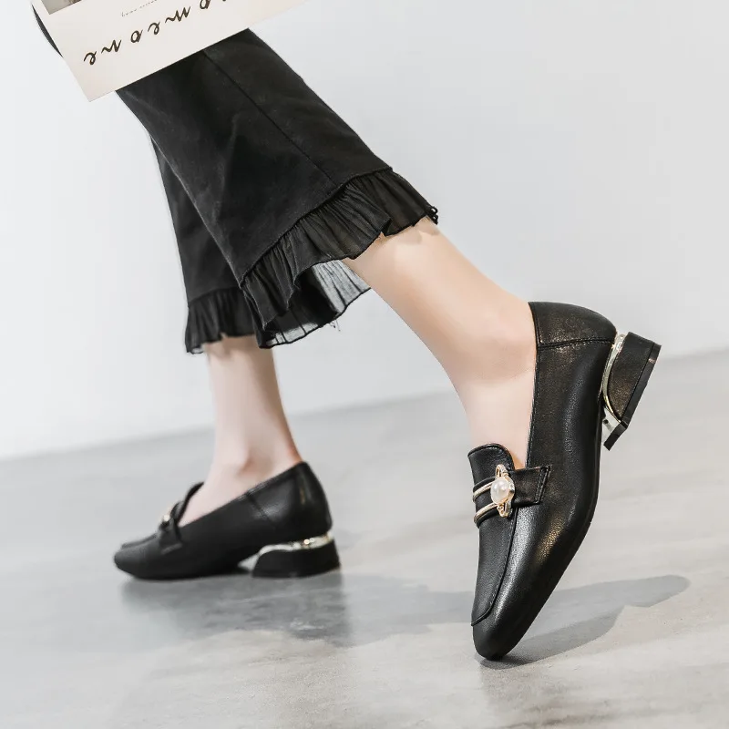 Új divat Tavasz Nők Fehér cipők Hasított bőr Rövid sarkú cipők Szivattyúk Alkalmi naplopók Cipők Női Slip-on cipők - 2