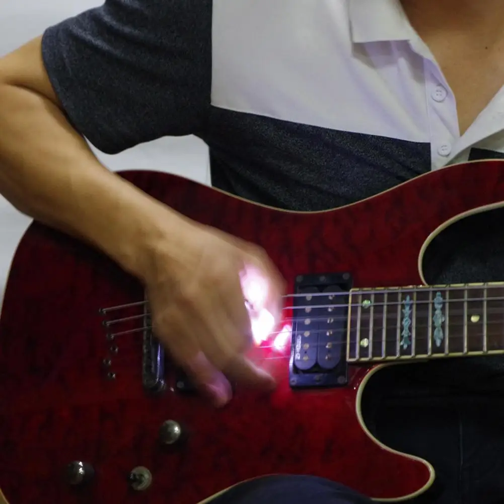 Új gitárpengető Közepes pengető műanyag nagy érzékenységű LED lámpával Plectrum basszusgitárhoz Elektromos gitár kiegészítők 1db - 4