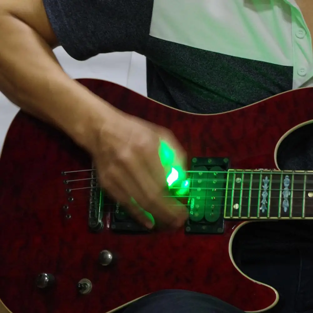 Új gitárpengető Közepes pengető műanyag nagy érzékenységű LED lámpával Plectrum basszusgitárhoz Elektromos gitár kiegészítők 1db - 5